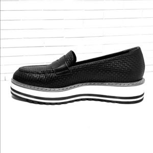 White Mountain Size 40 platform leather loafers